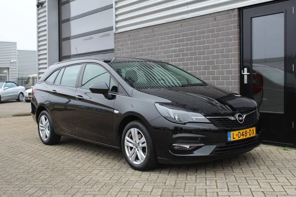 Opel Astra 1.2 Edition uit 2021, foto 6