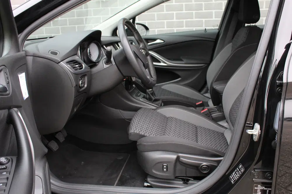 Opel Astra 1.2 Edition uit 2021, foto 8