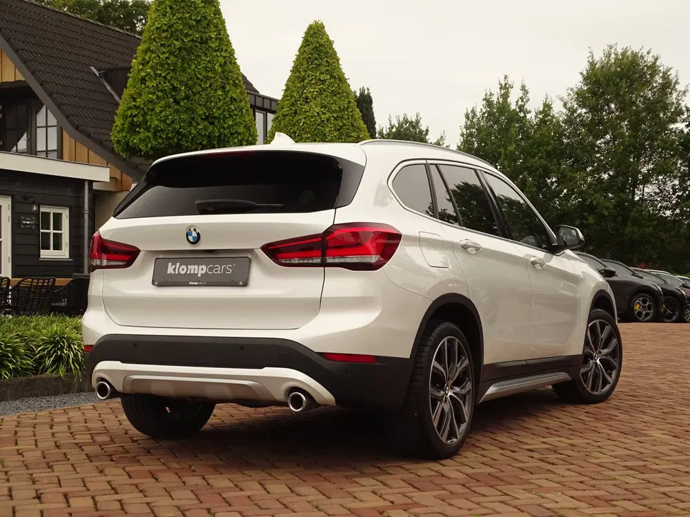 BMW X1 xDrive25i uit 2021, foto 12
