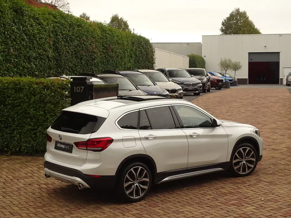 BMW X1 xDrive25i uit 2021, foto 4