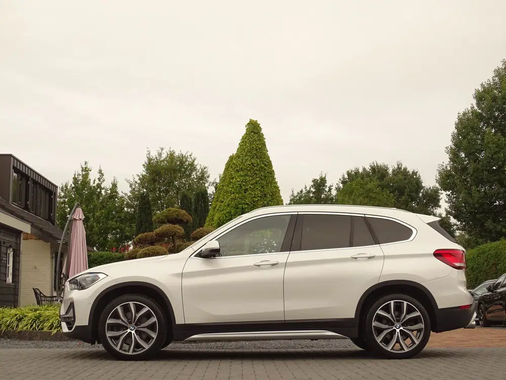 BMW X1 xDrive25i uit 2021, foto 6