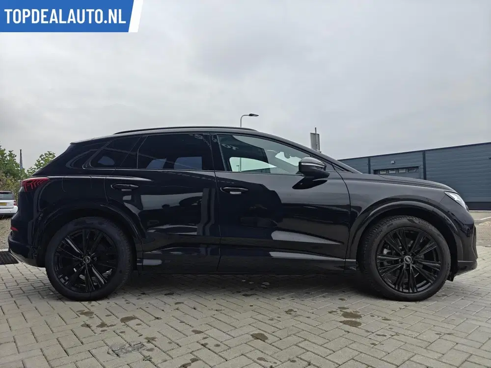 Audi Q4 e-tron 45 Black Edition 82 kWh Trekhk uit 2024, foto 5