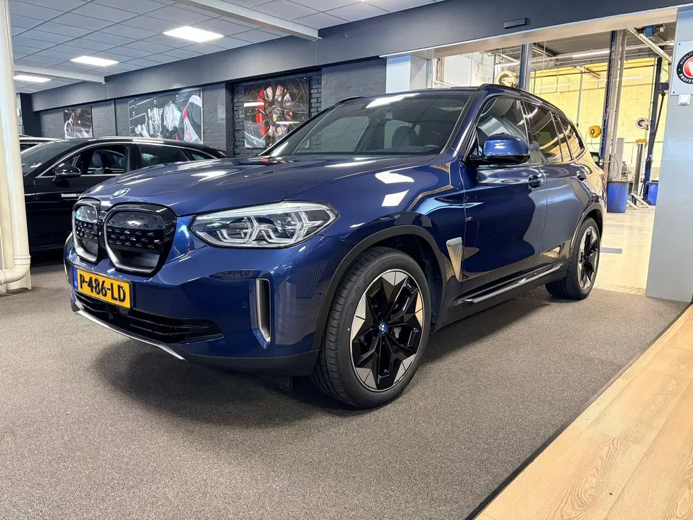 BMW iX3 High Executive 80 kWh uit 2021, foto 2