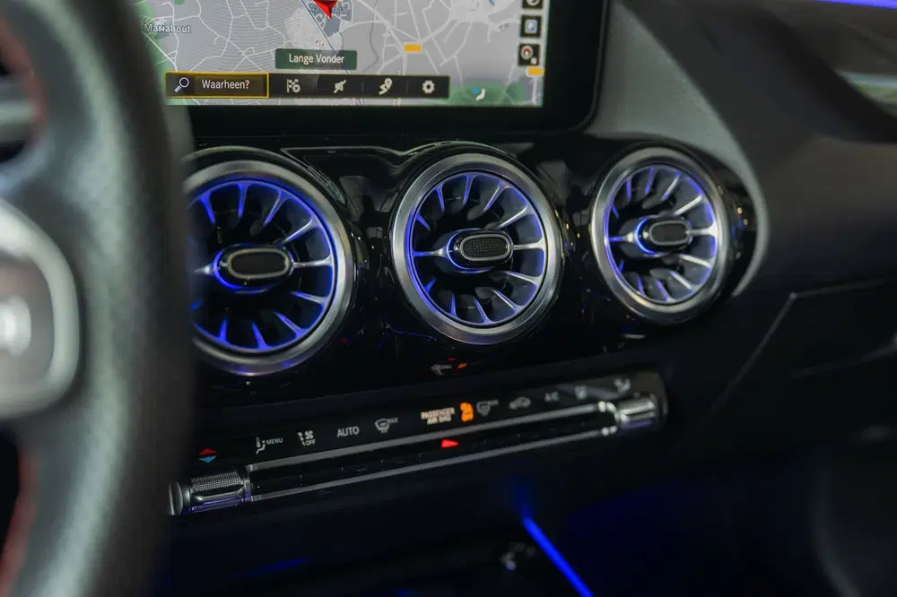 Mercedes-Benz GLA 250 e AMG Line PANO uit 2021, foto 12