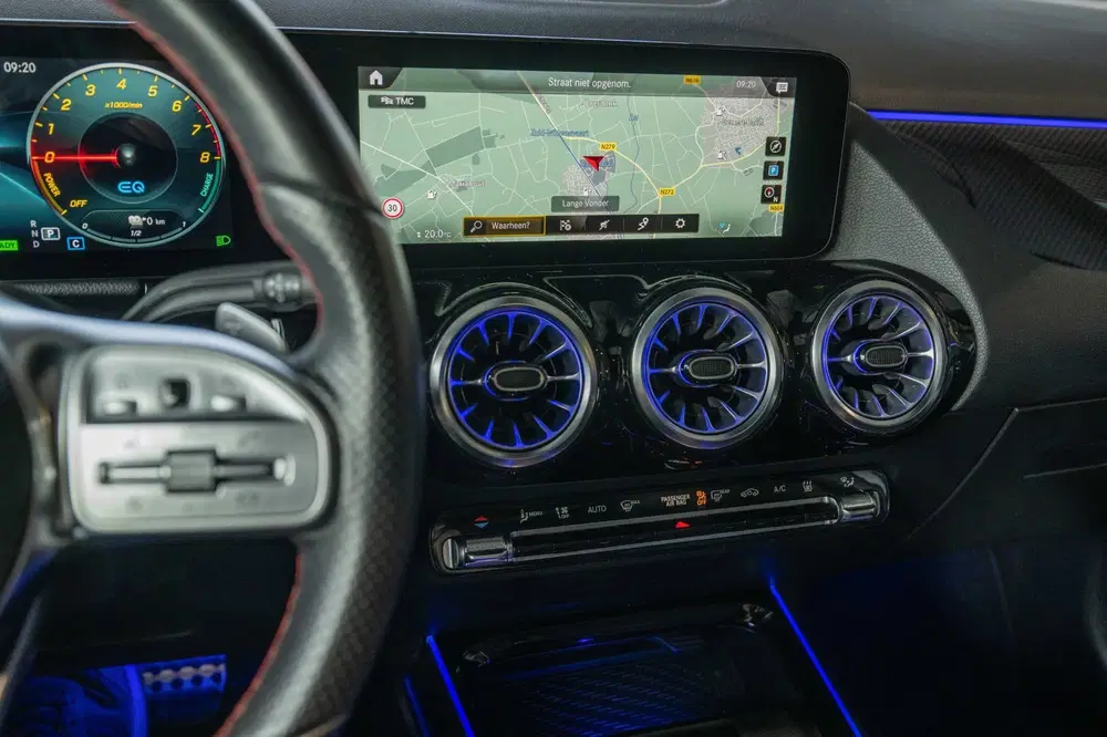 Mercedes-Benz GLA 250 e AMG Line PANO uit 2021, foto 13