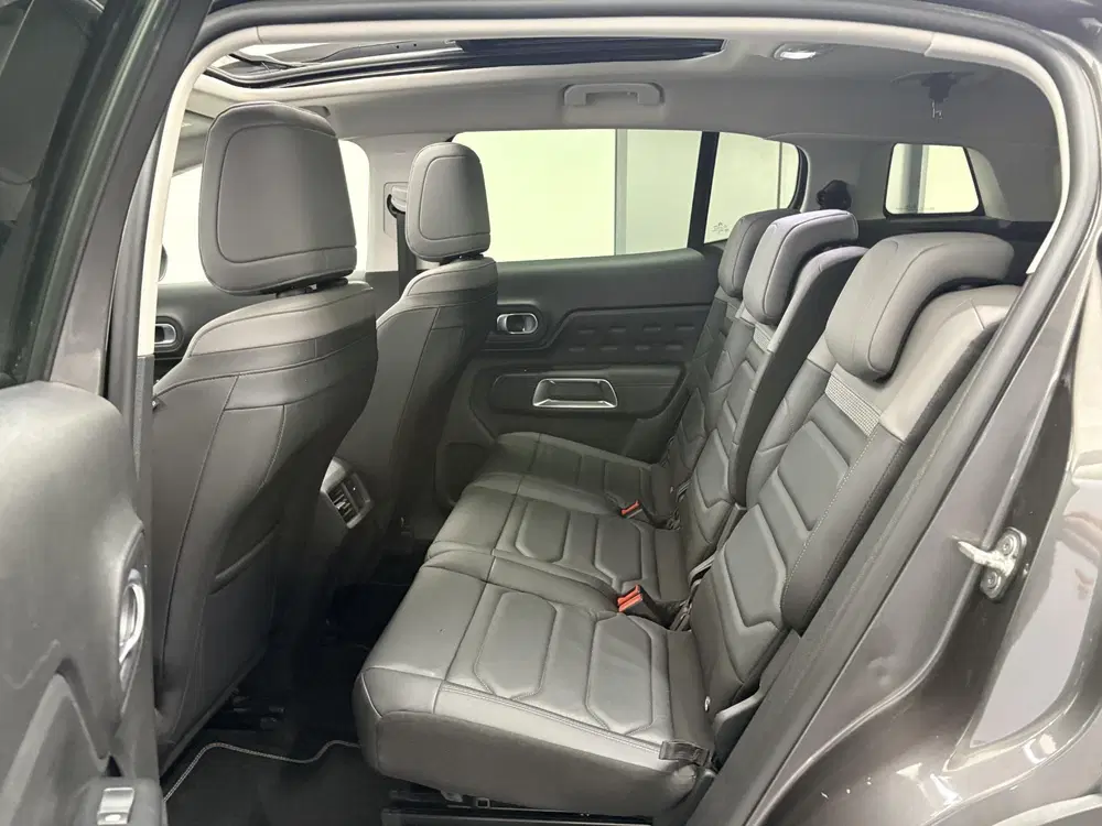 Citroën C5 Aircross Citroen C5 Aircross 1.6 Plug-in Hybrid 225 uit 2023, foto 12