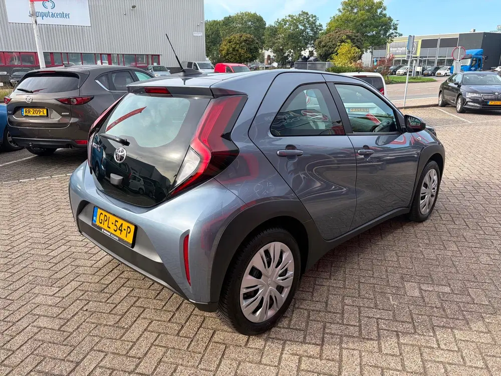 Toyota Aygo X 1.0 VVT-i MT Play uit 2024, foto 2