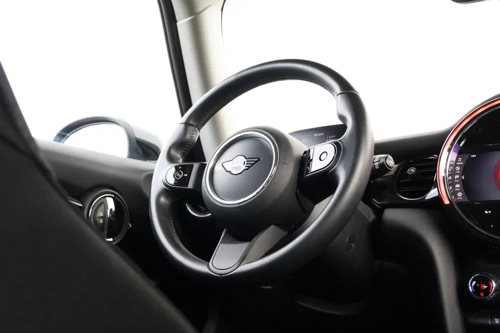 Mini Electric Essential 33 kWh uit 2021, foto 13