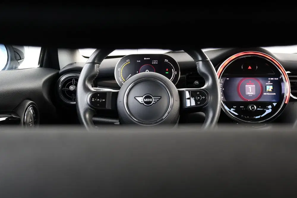 Mini Electric Essential 33 kWh uit 2021, foto 14