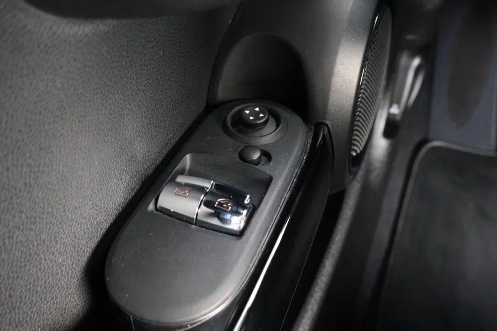 Mini Electric Essential 33 kWh uit 2021, foto 15