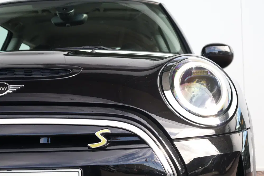Mini Electric Essential 33 kWh uit 2021, foto 3