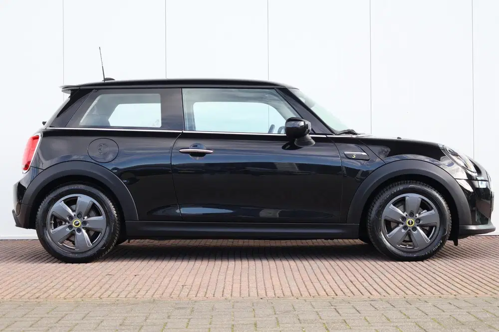 Mini Electric Essential 33 kWh uit 2021, foto 5