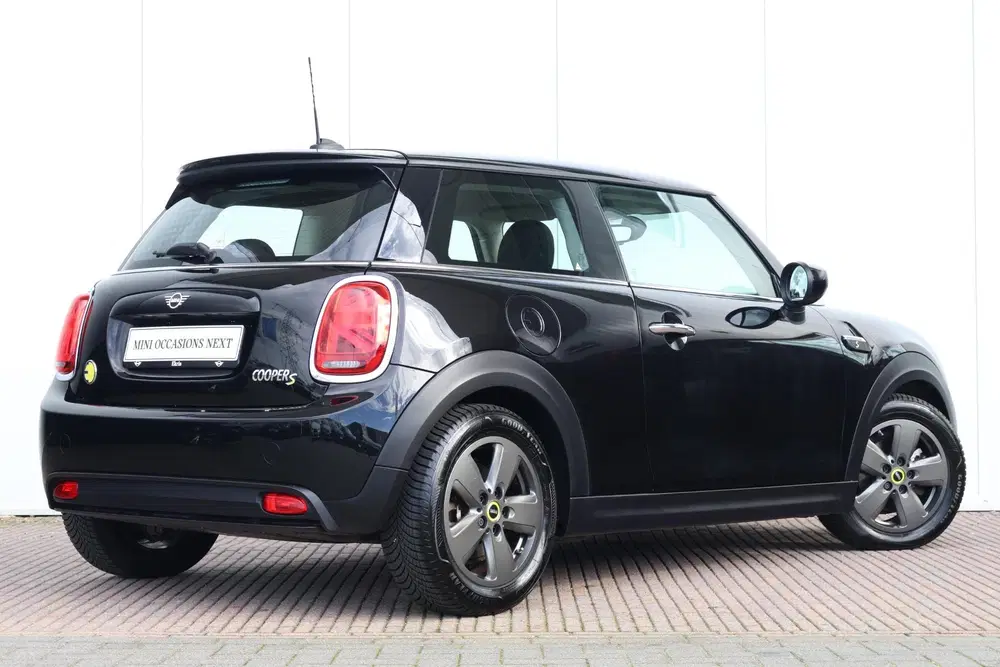 Mini Electric Essential 33 kWh uit 2021, foto 7