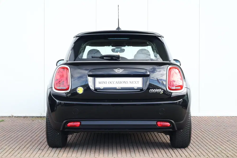 Mini Electric Essential 33 kWh uit 2021, foto 8