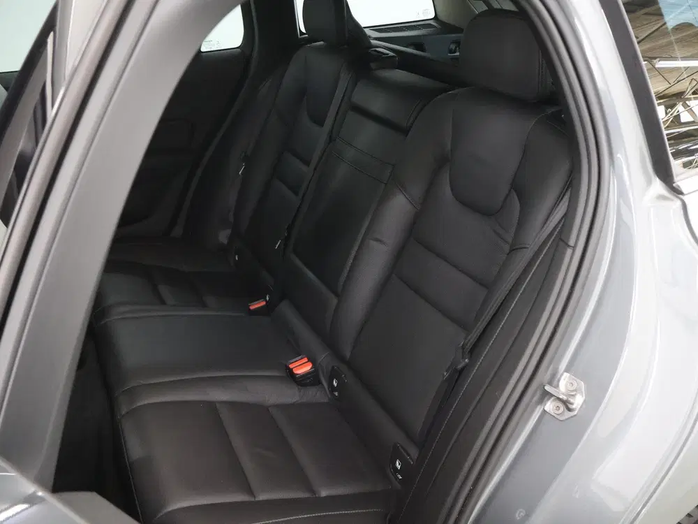 Volvo V60 2.0 T5 Momentum Pro 250pk Automaat uit 2019, foto 12