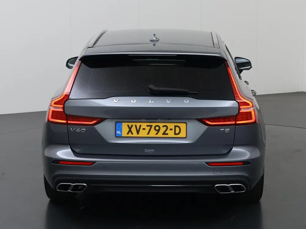 Volvo V60 2.0 T5 Momentum Pro 250pk Automaat uit 2019, foto 4