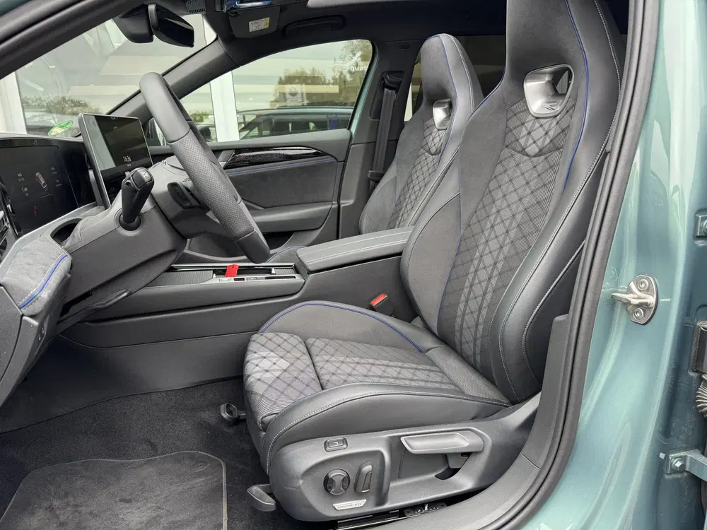 Volkswagen Passat 1.5 eHybrid R-Line Edition 272pk uit 2025, foto 15