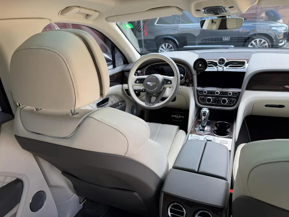 Bentley Bentayga 4.0 V8 First Edition uit 2021, foto 11