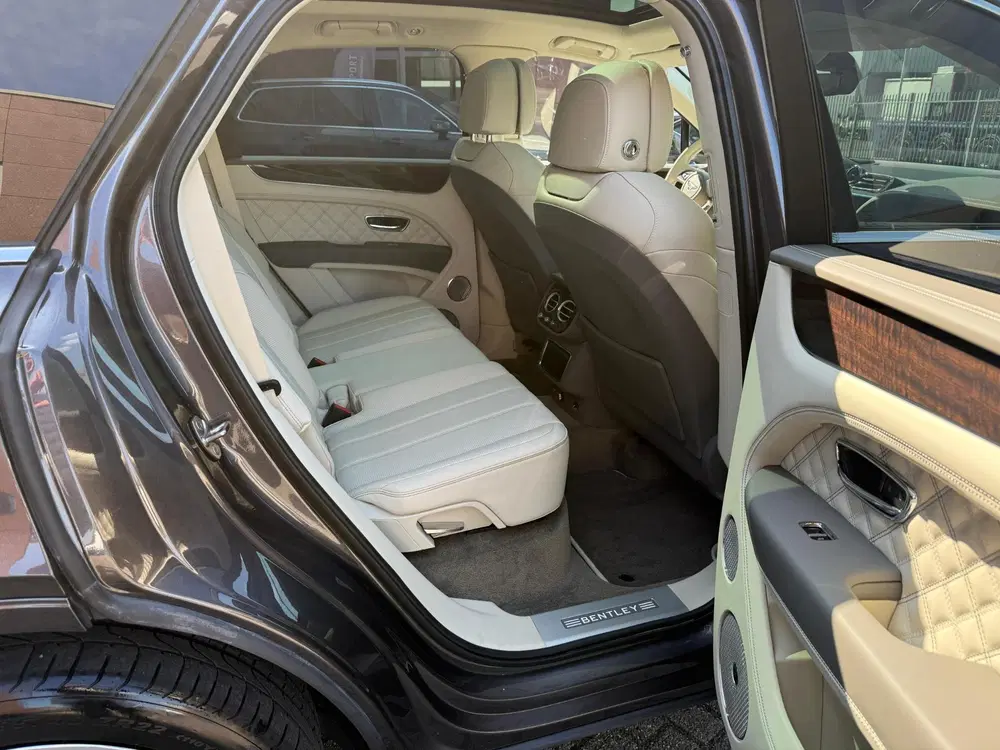 Bentley Bentayga 4.0 V8 First Edition uit 2021, foto 12