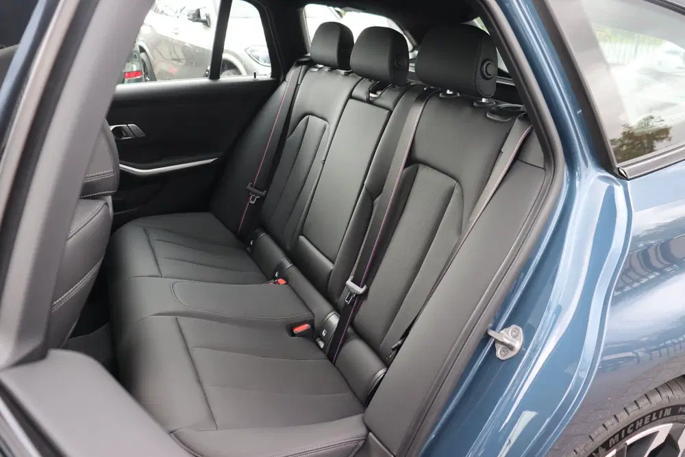 BMW 3-serie 330e M Sport Automaat uit 2026, foto 15