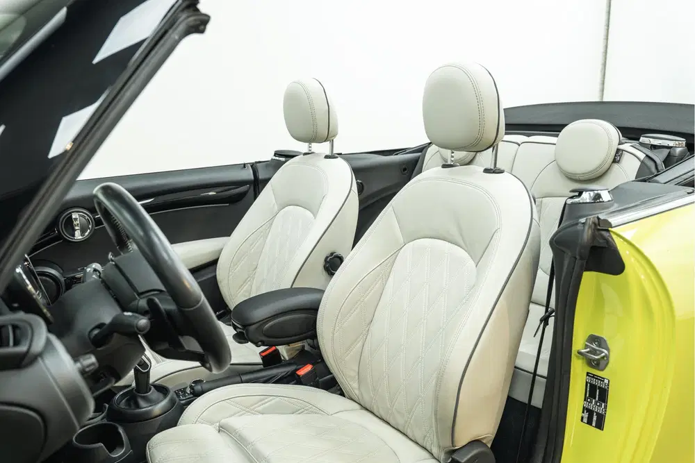 Mini Cabrio Cooper S JCW Automaat uit 2023, foto 10
