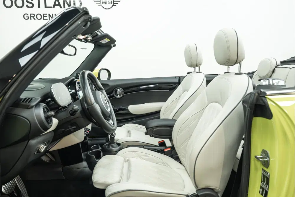 Mini Cabrio Cooper S JCW Automaat uit 2023, foto 11