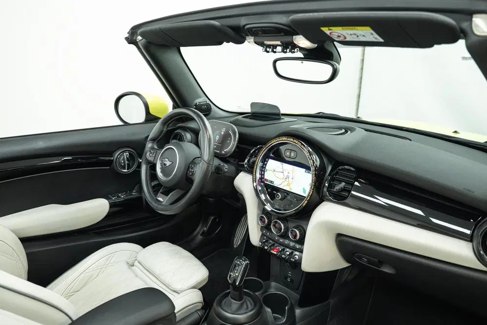 Mini Cabrio Cooper S JCW Automaat uit 2023, foto 13