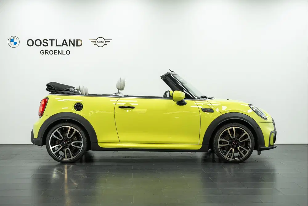 Mini Cabrio Cooper S JCW Automaat uit 2023, foto 4