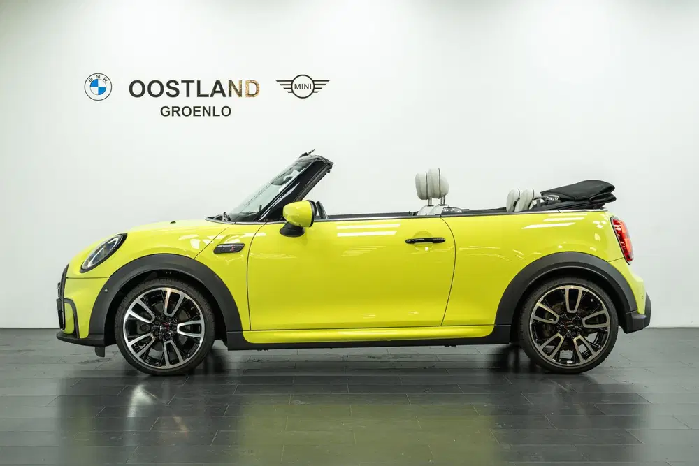 Mini Cabrio Cooper S JCW Automaat uit 2023, foto 5
