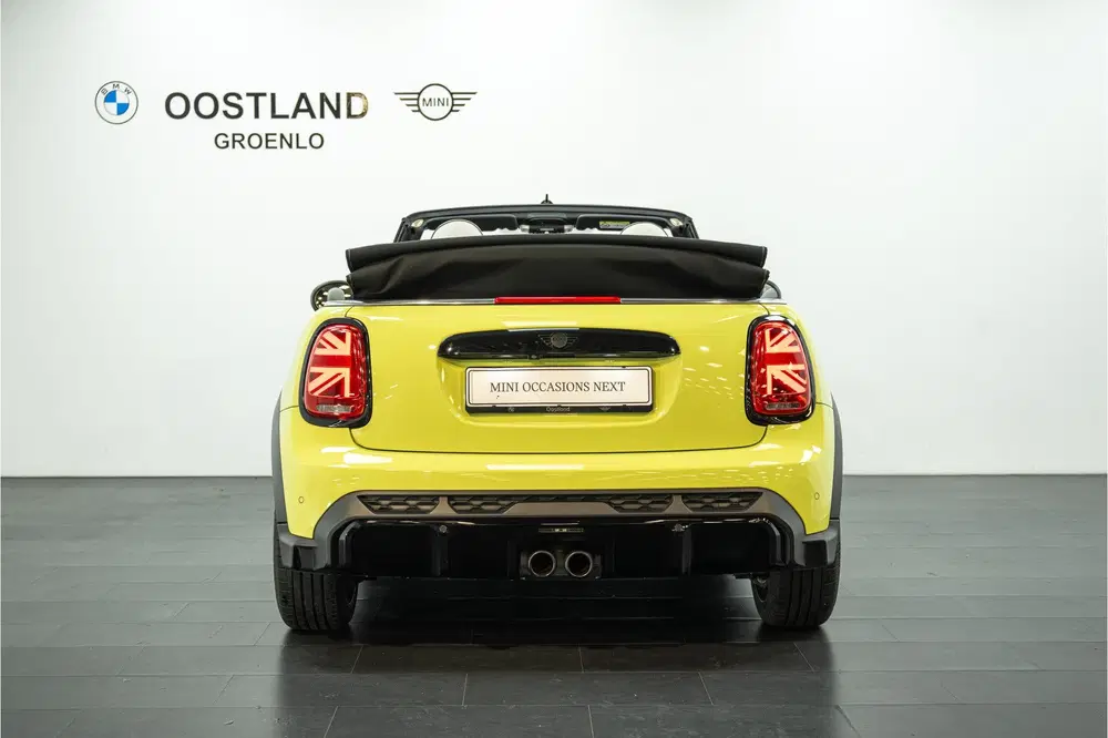 Mini Cabrio Cooper S JCW Automaat uit 2023, foto 7