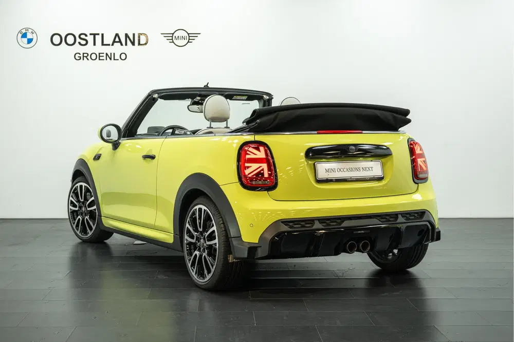 Mini Cabrio Cooper S JCW Automaat uit 2023, foto 9