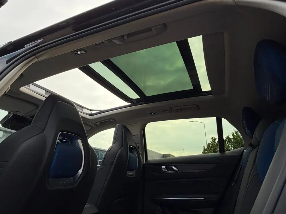 Lynk & Co 01 1.5 Black Edition uit 2022, foto 10