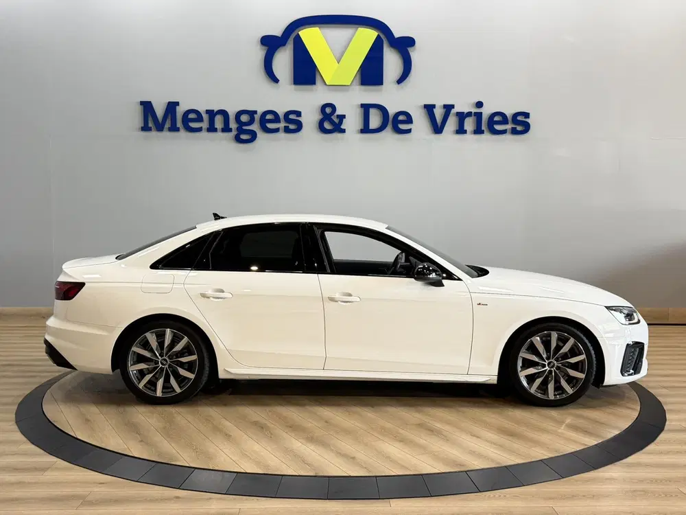 Audi A4 35 TFSI S edition Competition 3x S Line uit 2021, foto 2