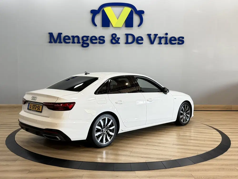 Audi A4 35 TFSI S edition Competition 3x S Line uit 2021, foto 3