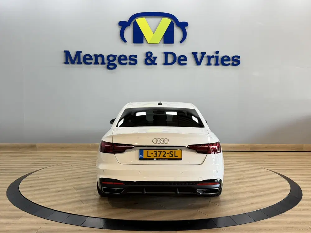 Audi A4 35 TFSI S edition Competition 3x S Line uit 2021, foto 4
