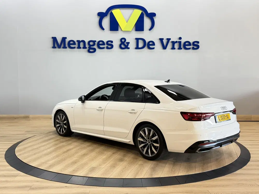 Audi A4 35 TFSI S edition Competition 3x S Line uit 2021, foto 5