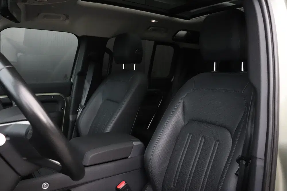 Land Rover Defender 3.0 D250 110 First Edition uit 2021, foto 15