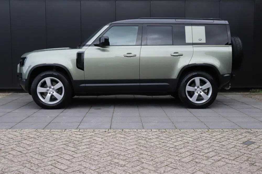 Land Rover Defender 3.0 D250 110 First Edition uit 2021, foto 2