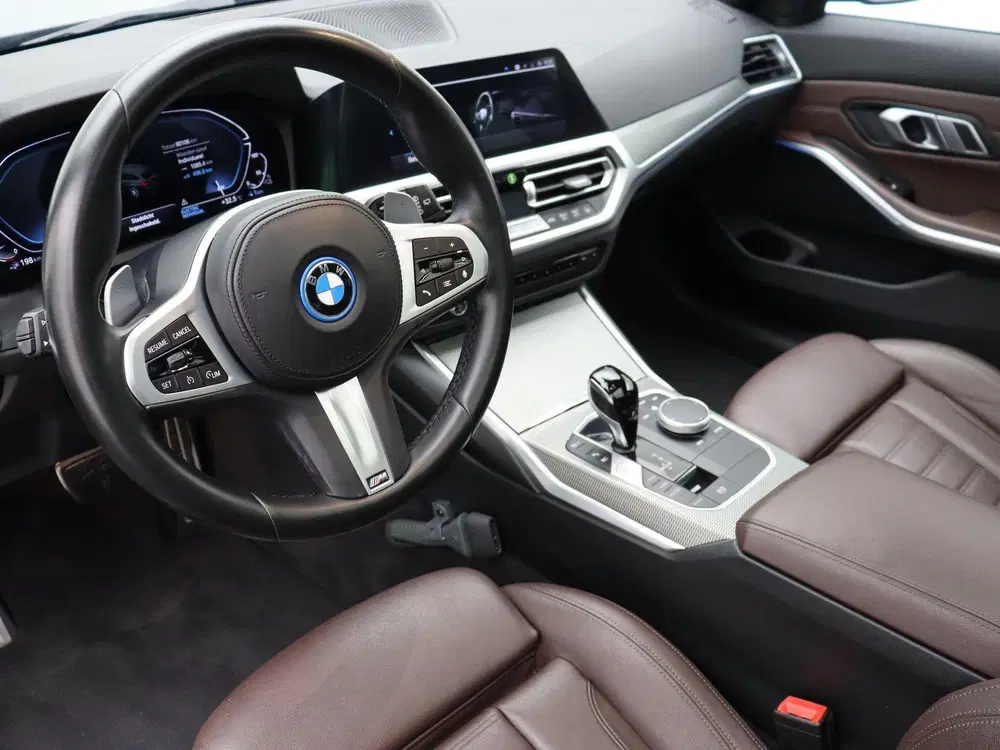 BMW 3-serie Touring 320e High Executive uit 2022, foto 12