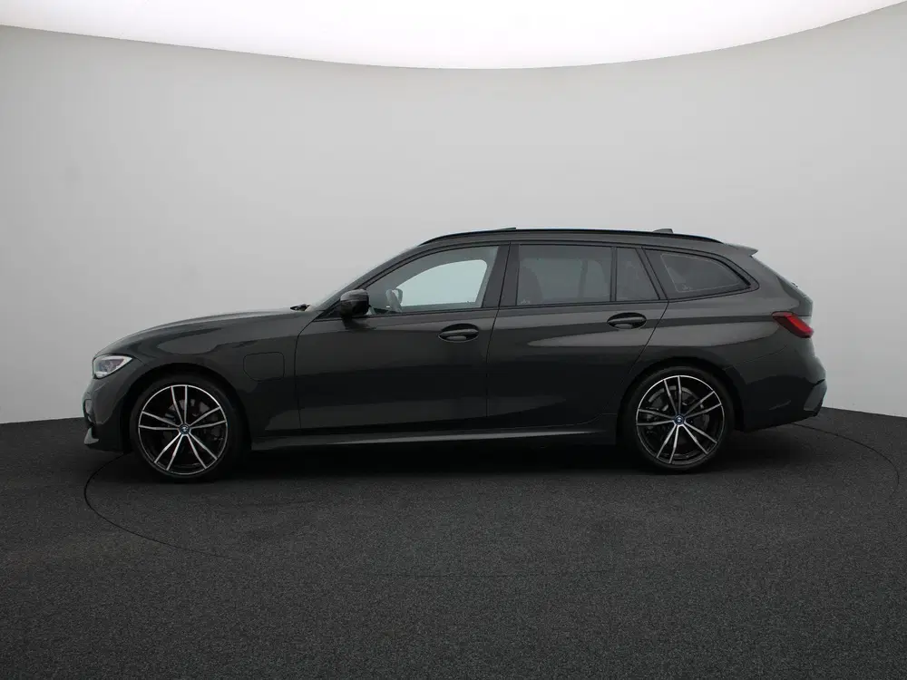 BMW 3-serie Touring 320e High Executive uit 2022, foto 4