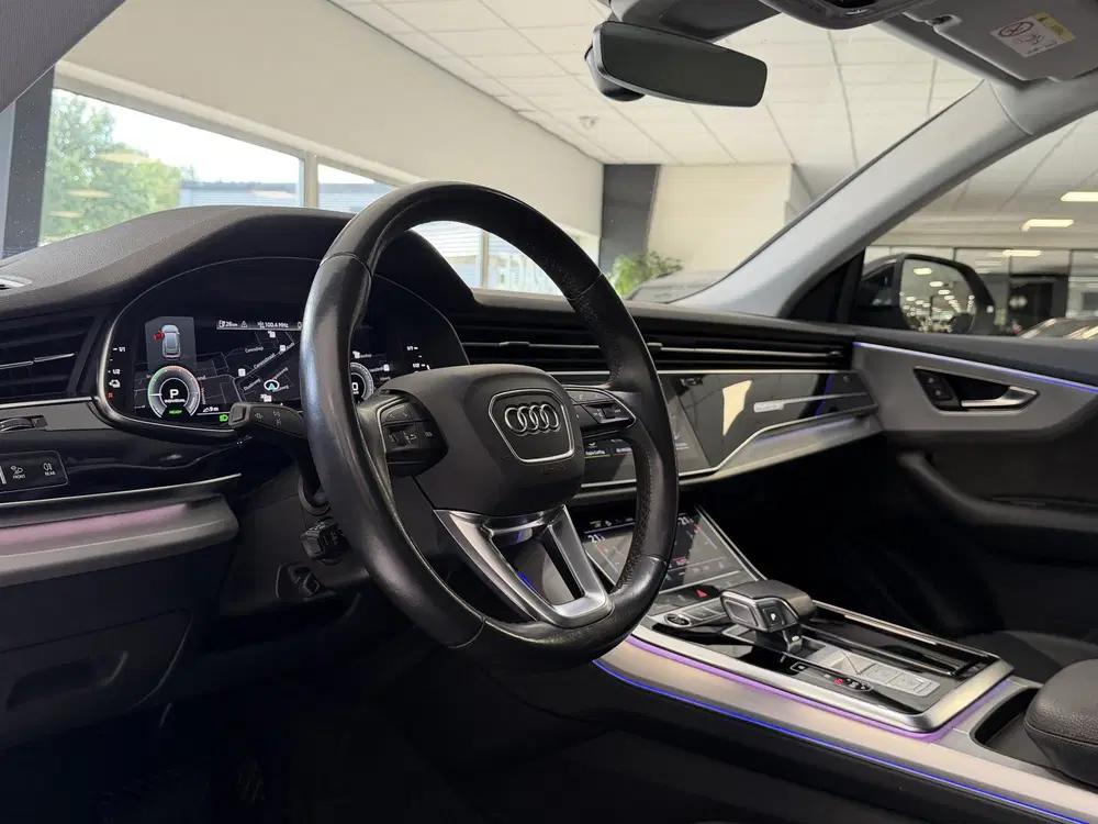Audi Q8 55 TFSI e quattro Pro Line uit 2021, foto 2