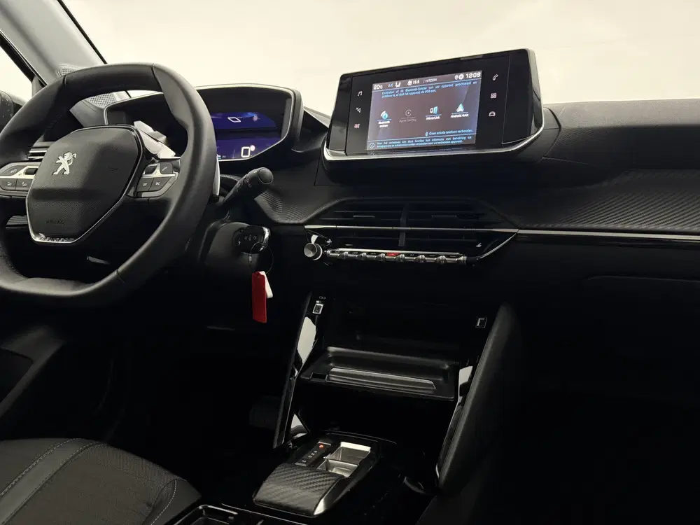 Peugeot 208 1.2 PureTech Allure Pack uit 2023, foto 13