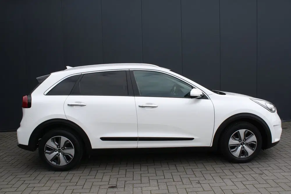 Kia Niro 1.6 GDi Hybrid DynamicLine uit 2019, foto 2