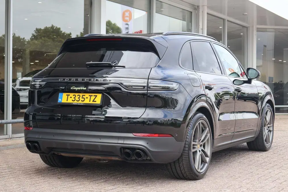 Porsche Cayenne 3.0 E-Hybrid 462pk Platinum Edition uit 2021, foto 2