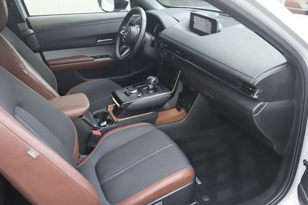 Mazda MX-30 e-SkyActiv 145 Comfort 36 kWh uit 2021, foto 3
