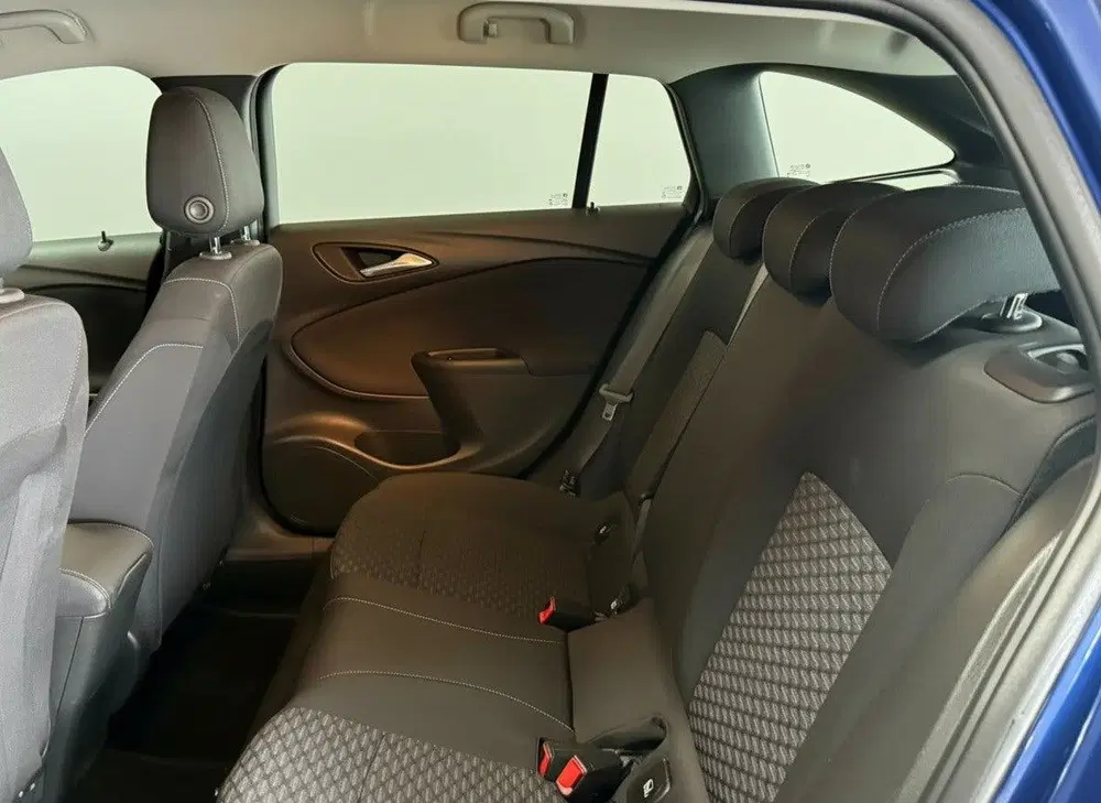 Opel Astra 1.2 Business Elegance uit 2021, foto 11