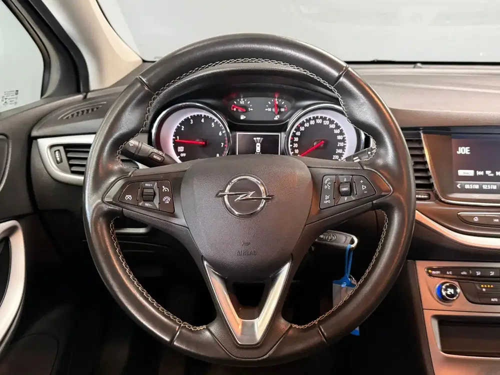 Opel Astra 1.2 Business Elegance uit 2021, foto 14