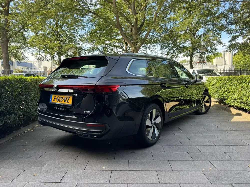 Volkswagen Passat 1.5 eTSI Business uit 2024, foto 2