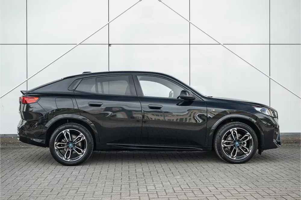 BMW iX2 eDrive20 M Sport uit 2025, foto 13