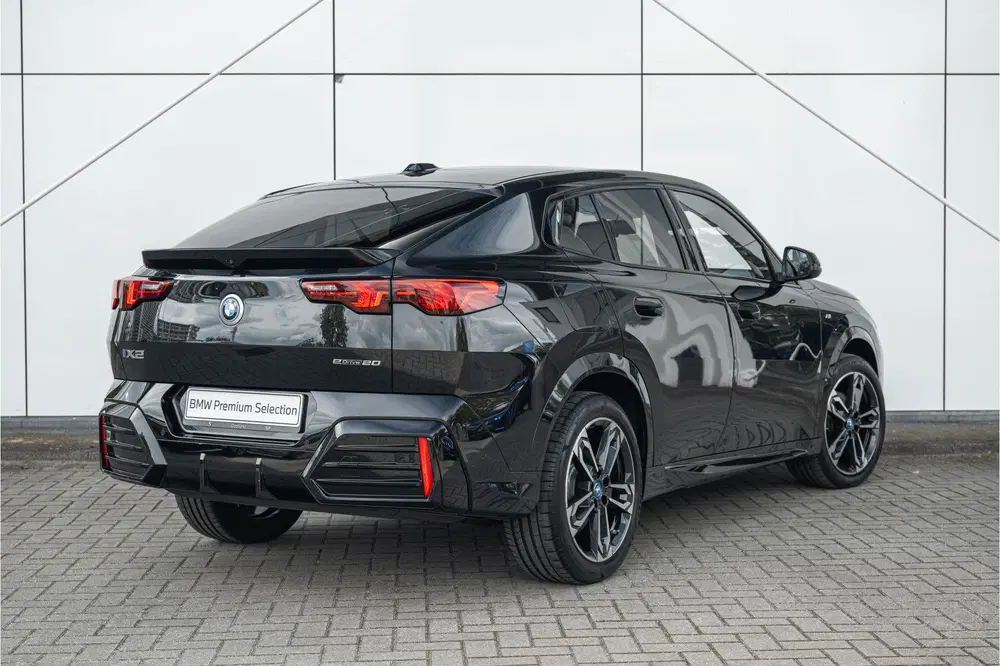 BMW iX2 eDrive20 M Sport uit 2025, foto 2
